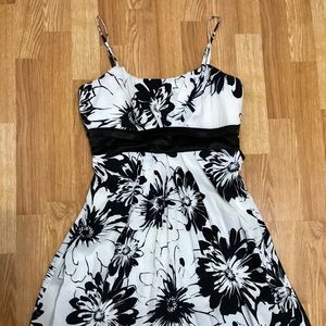 Spring floral dress- Black/White/Mesh - Size M